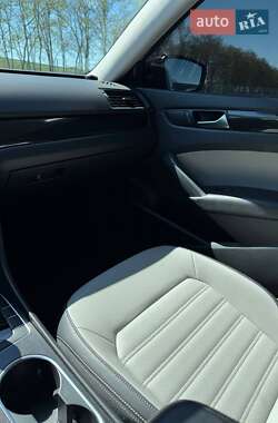 Седан Volkswagen Passat 2015 в 
