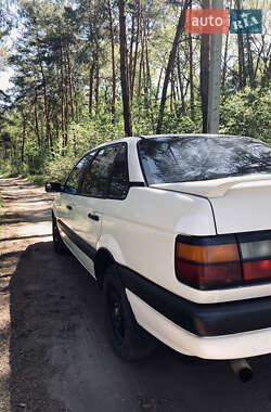 Седан Volkswagen Passat 1992 в 