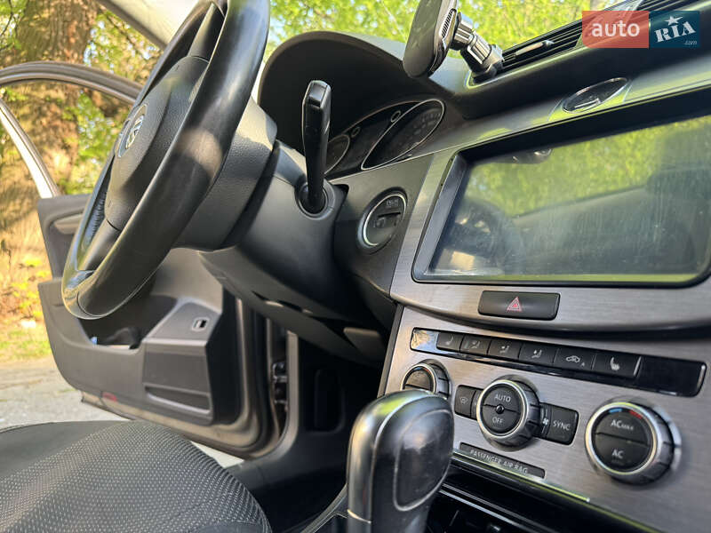Универсал Volkswagen Passat 2012 в Киеве