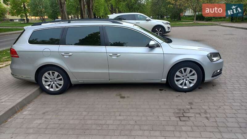 Універсал Volkswagen Passat 2011 в Луцьку