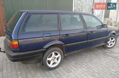 Универсал Volkswagen Passat 1992 в 
