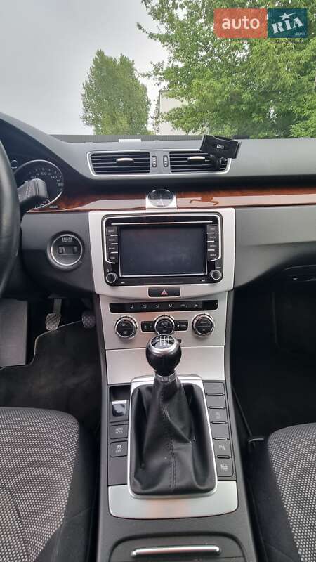 Універсал Volkswagen Passat 2011 в Києві