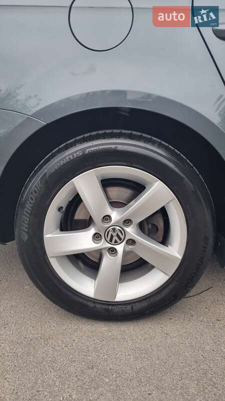 Універсал Volkswagen Passat 2011 в Києві