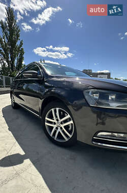 Универсал Volkswagen Passat 2011 в Киеве
