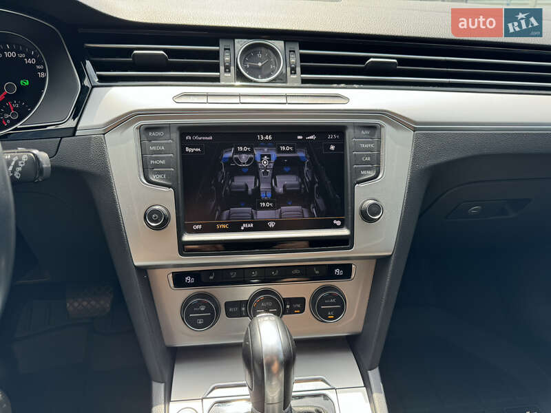 Універсал Volkswagen Passat 2015 в Миколаєві