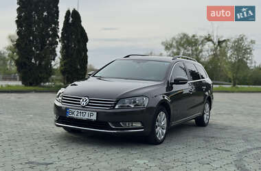 Універсал Volkswagen Passat 2012 в 