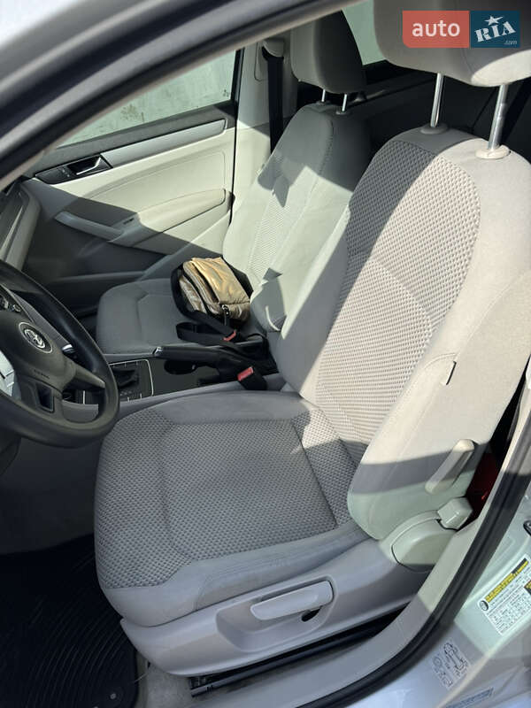 Седан Volkswagen Passat 2013 в Дніпрі