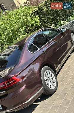 Седан Volkswagen Passat 2015 в 