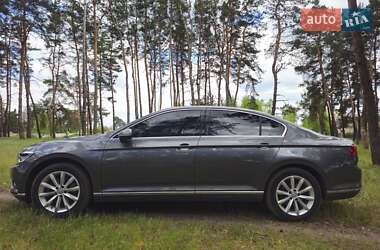 Седан Volkswagen Passat 2017 в Киеве