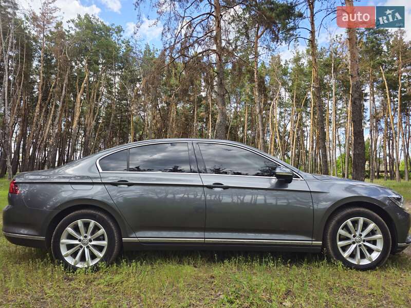 Седан Volkswagen Passat 2017 в Києві