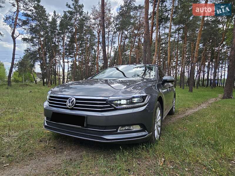 Седан Volkswagen Passat 2017 в Києві