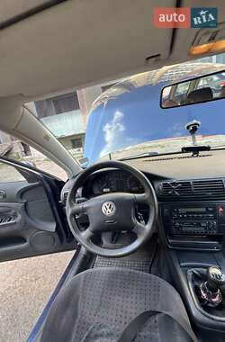 Універсал Volkswagen Passat 1998 в 