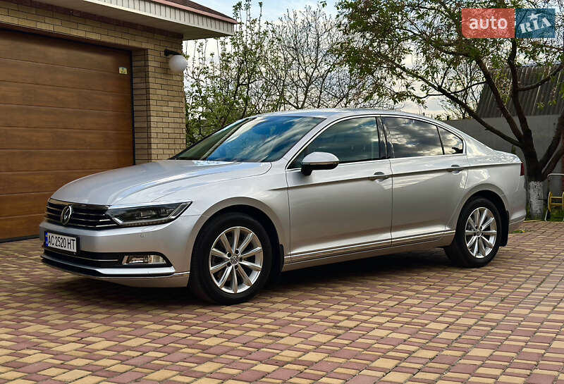Седан Volkswagen Passat 2017 в Новой Водолаге