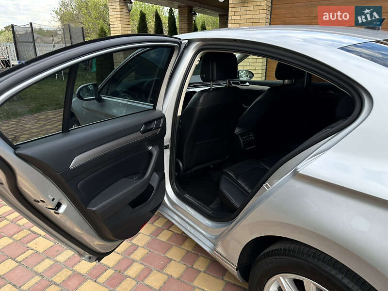 Седан Volkswagen Passat 2017 в Новой Водолаге