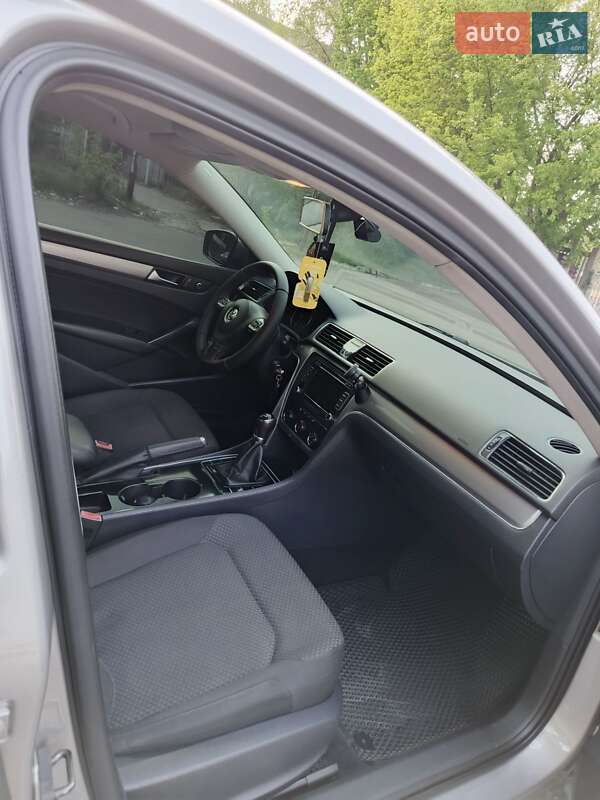 Седан Volkswagen Passat 2013 в Днепре