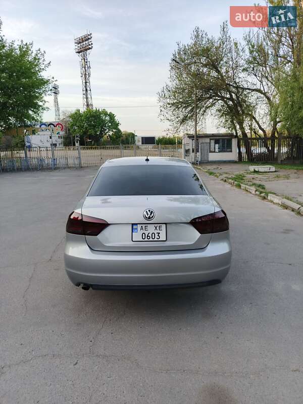 Седан Volkswagen Passat 2013 в Днепре