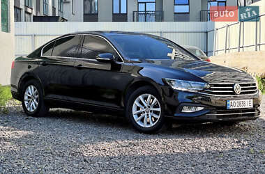 Седан Volkswagen Passat 2019 в Ужгороді