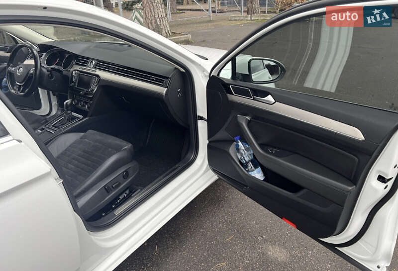 Седан Volkswagen Passat 2015 в Одессе