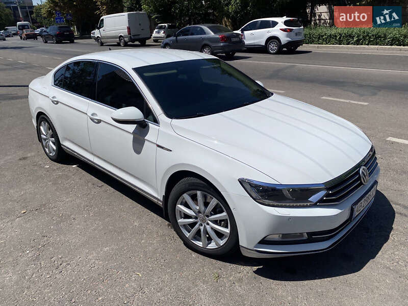 Седан Volkswagen Passat 2015 в Одессе
