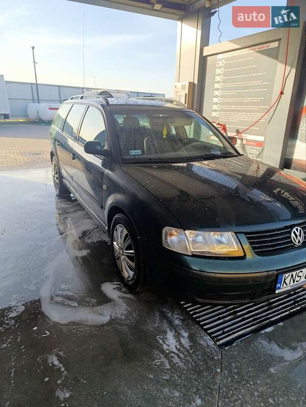 Універсал Volkswagen Passat 1998 в 