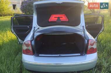 Седан Volkswagen Passat 2004 в 