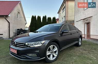 Седан Volkswagen Passat 2021 в Ивано-Франковске