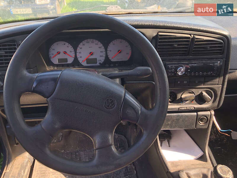 Універсал Volkswagen Passat 1993 в Жовкві