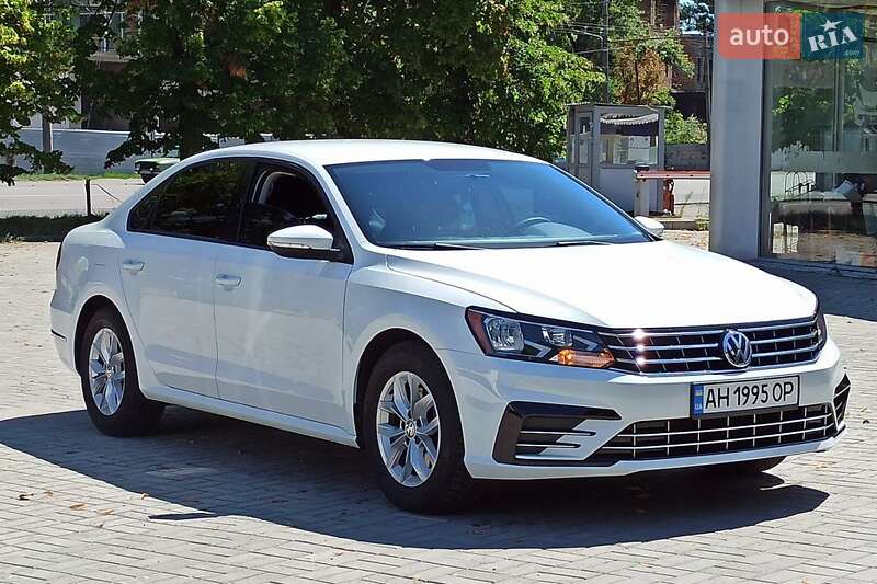 Седан Volkswagen Passat 2017 в Львове