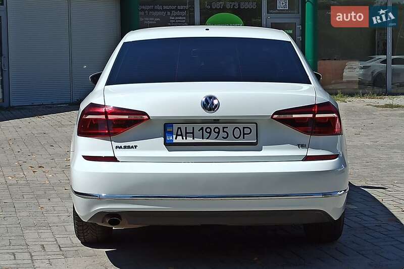 Седан Volkswagen Passat 2017 в Львове
