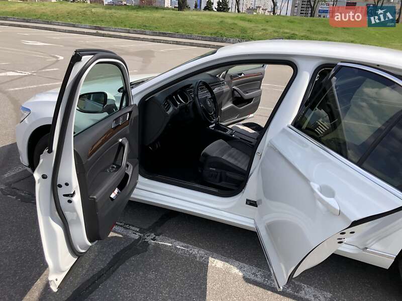 Седан Volkswagen Passat 2016 в Киеве