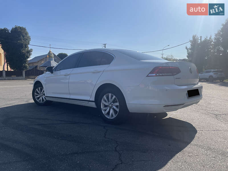 Седан Volkswagen Passat 2016 в Ужгороде