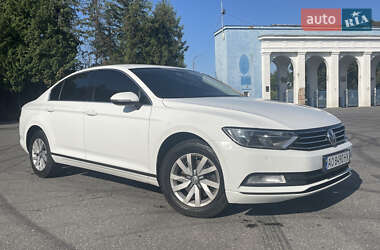 Седан Volkswagen Passat 2016 в Ужгороді