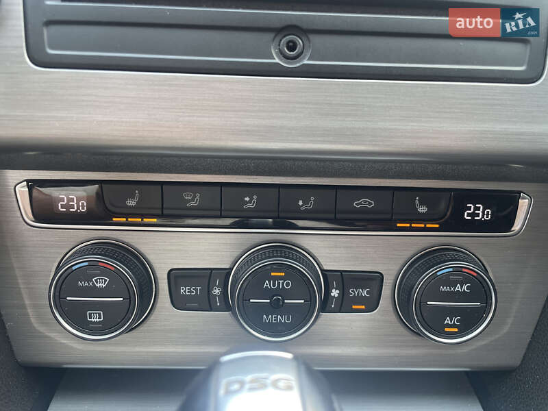 Седан Volkswagen Passat 2016 в Ужгороде