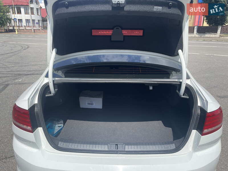 Седан Volkswagen Passat 2016 в Ужгороде