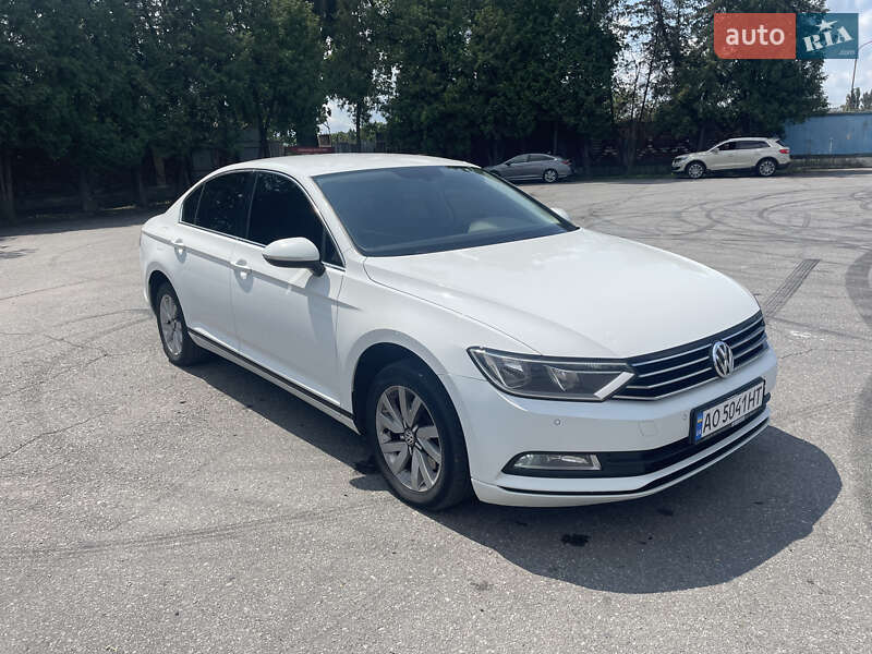 Седан Volkswagen Passat 2016 в Ужгороде