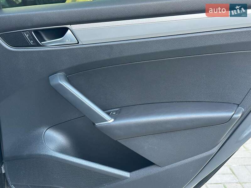 Седан Volkswagen Passat 2016 в Одесі