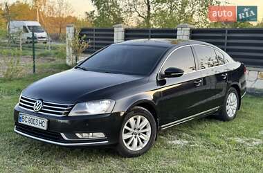 Седан Volkswagen Passat 2011 в Львове