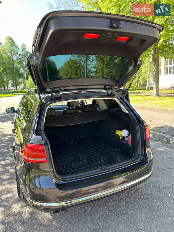 Универсал Volkswagen Passat 2011 в Калуше