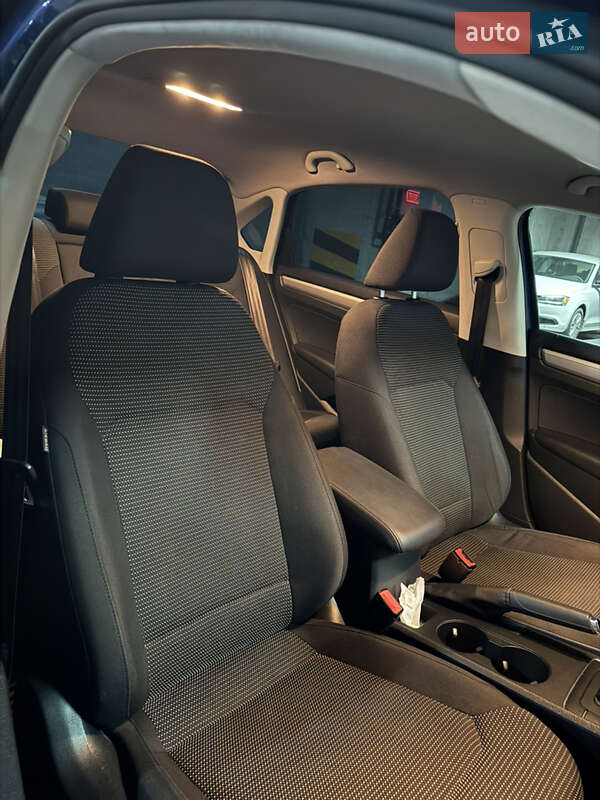 Седан Volkswagen Passat 2015 в Киеве