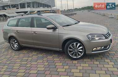 Універсал Volkswagen Passat 2012 в 