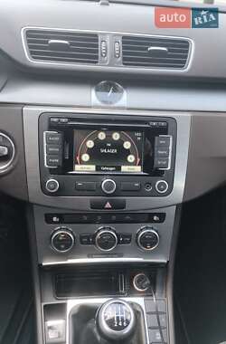 Універсал Volkswagen Passat 2012 в 