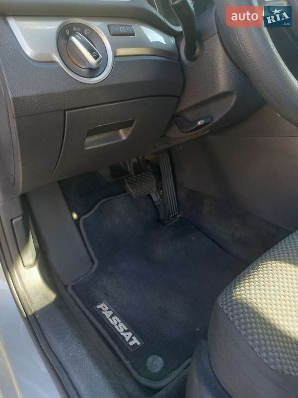 Седан Volkswagen Passat 2012 в Ивано-Франковске