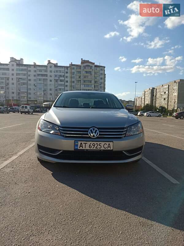 Седан Volkswagen Passat 2012 в Ивано-Франковске