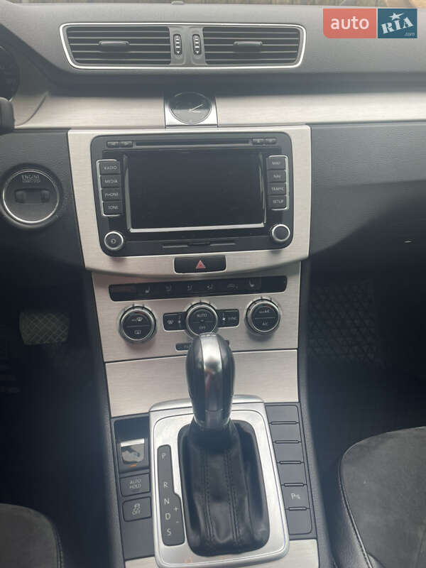 Седан Volkswagen Passat 2013 в Тернополе