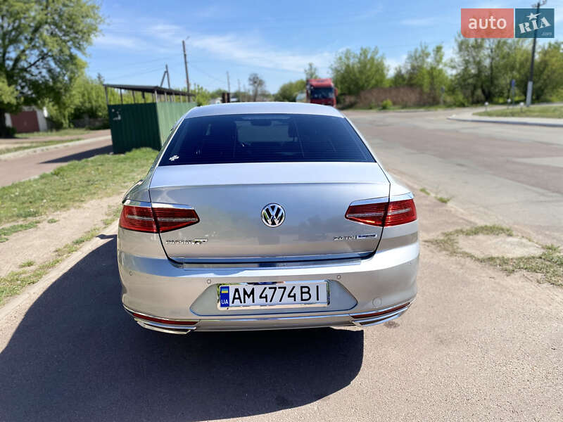 Седан Volkswagen Passat 2016 в Коростене