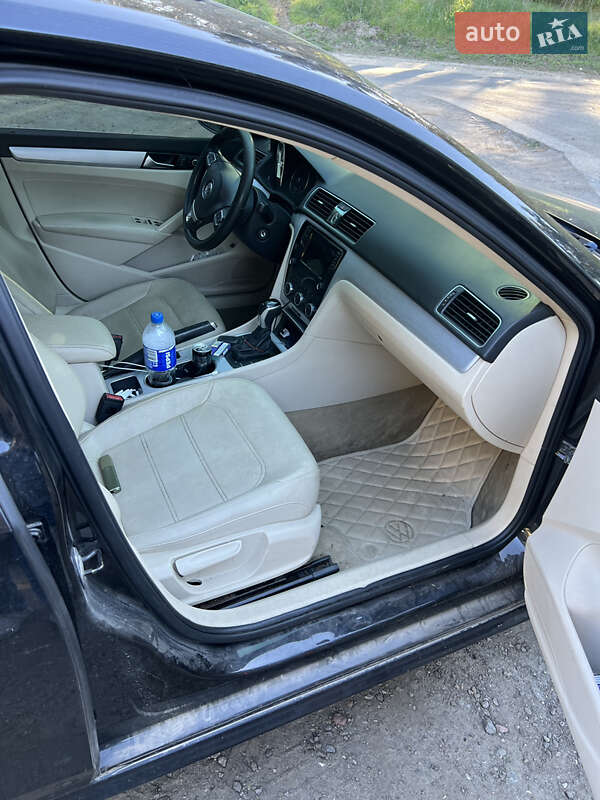 Седан Volkswagen Passat 2012 в Киеве