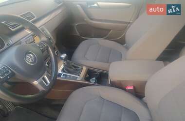 Універсал Volkswagen Passat 2012 в 