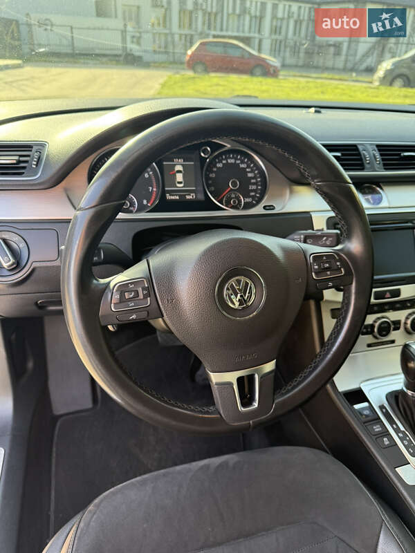 Седан Volkswagen Passat 2013 в Ирпене
