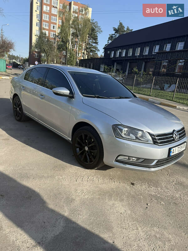 Седан Volkswagen Passat 2013 в Ирпене