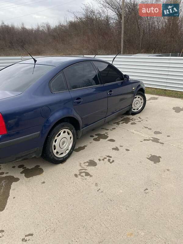 Седан Volkswagen Passat 1999 в Бориславе